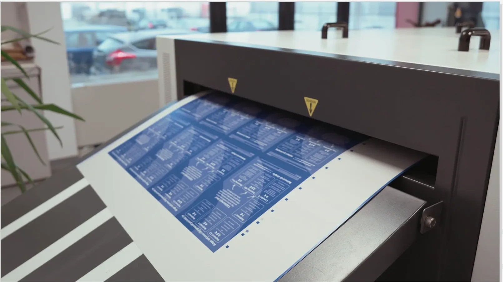 Detaliu finisaje speciale — folio, emboss, lac UV