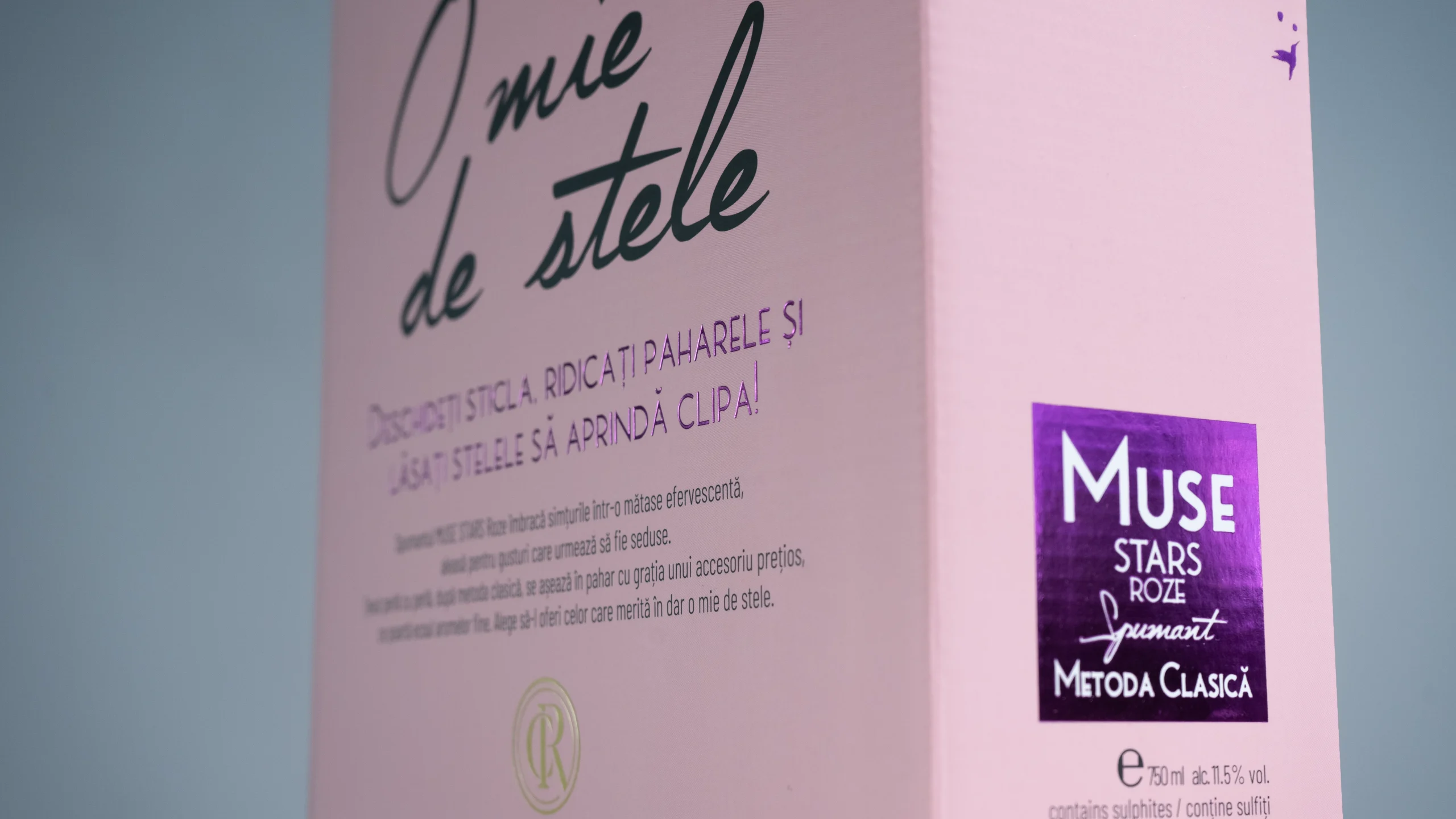 Ambalaje personalizate cu design de brand — hot stamping și emboss